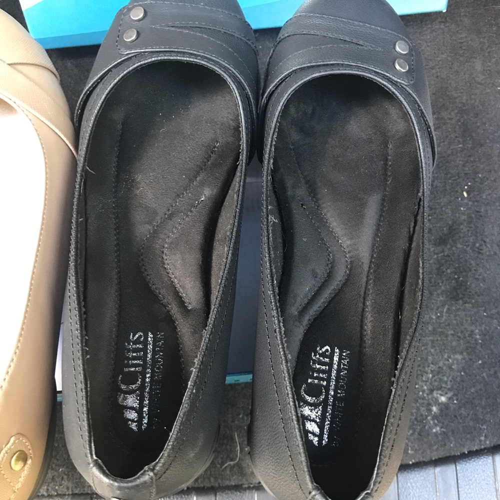ONE Pair women’s flats